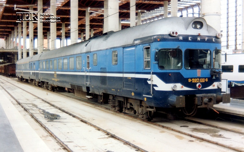 TER 597-011 detenido en la estacin de Madrid - Puerta de Atocha